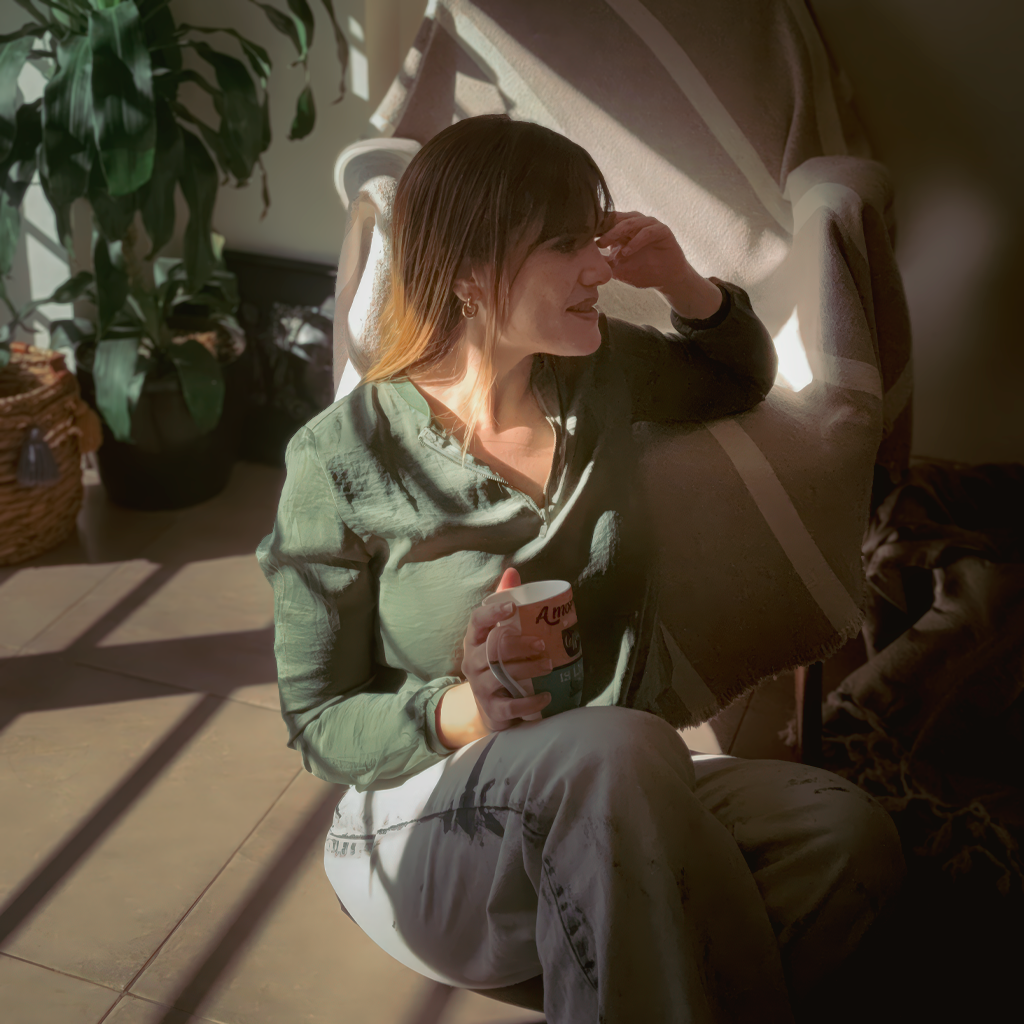 Mujer atravesando un momento de reflexión